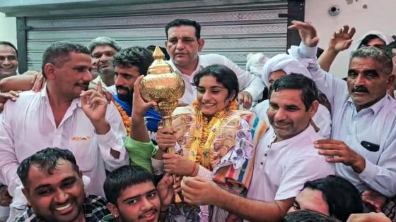 “More Than 1000 Olympic Gold Medals”: Vinesh Phogat’s Emotional Homecoming – Watch – MASHAHER