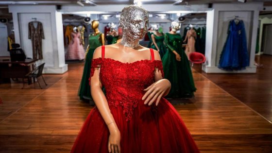 Kabul clothes shops ordered to cover mannequin faces by Taliban – MASHAHER