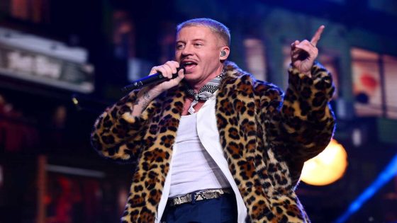 Macklemore Brought a Super Fan On Stage At a Festival, Unfortunately She Forgot The Cops Were Looking For Her – MASHAHER