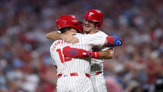 Schwarber’s grand slam surges Phillies to win over Marlins, snapping 4-game skid – MASHAHER