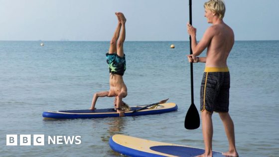 Four Anglesey paddleboarders rescued amid bank holiday warning – MASHAHER