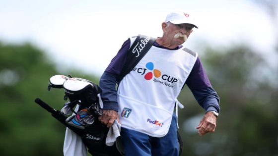 Longtime caddie Mike ‘Fluff’ Cowan undergoes hip surgery, hopeful to reunite with Jim Furyk soon – MASHAHER