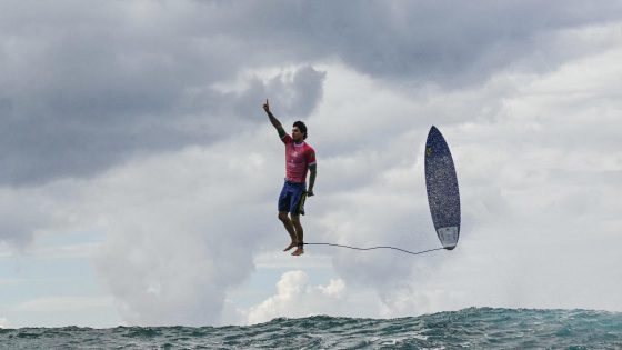 As stunning Olympic surfing photo goes viral, some question whether it’s too good to be true – MASHAHER