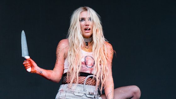 Kesha says she ‘didn’t know’ prop knife was replaced by ‘real butcher knife’ during Lollapalooza performance – MASHAHER