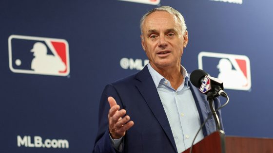 MLB considering forcing starting pitchers to stay in game longer: report – MASHAHER