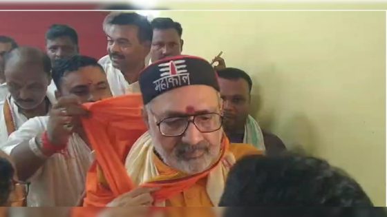 Man Tries To Punch Union Minister Giriraj Singh During Janata Darbar In Bihar – MASHAHER