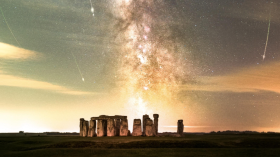 Dazzling photo shows Perseid meteor shower’s “ancient fireworks” raining down on Stonehenge: “Window to the universe” – MASHAHER