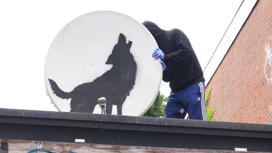 Banksy wolf artwork in Peckham stolen within hours of being unveiled | Ents & Arts News – MASHAHER