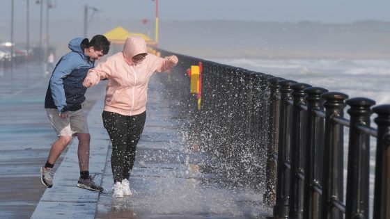 UK weather: Met Office issues yellow wind warning as 60mph gusts could bring ‘dangerous conditions’ | UK News – MASHAHER