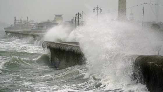 Severe weather warnings for parts of UK as Hurricane Ernesto remnants set to bring 60mph winds | UK News – MASHAHER