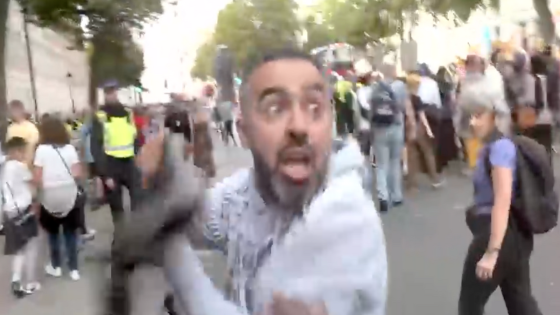 Protester appears to assault GB News reporter during ‘anti-racist’ protests in London – MASHAHER