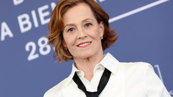 Sigourney Weaver Tears Up at Venice Speaking About Kamala Harris – MASHAHER