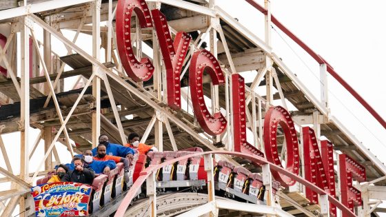 Famed Coney Island Cyclone roller coaster is shut down after mid-ride malfunction – MASHAHER