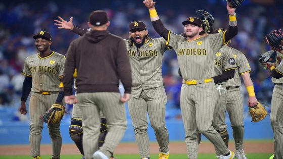 Padres turn game-ending triple play, clinch playoff berth in win over Dodgers – MASHAHER