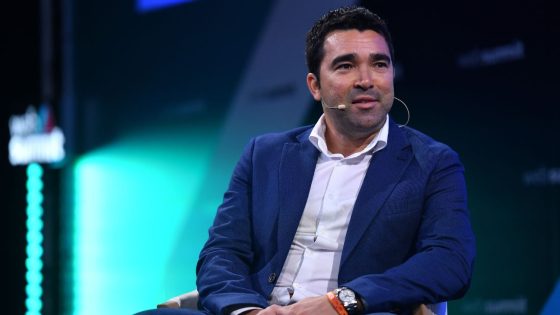 Barcelona deny Deco exit reports after transfer window woes – MASHAHER