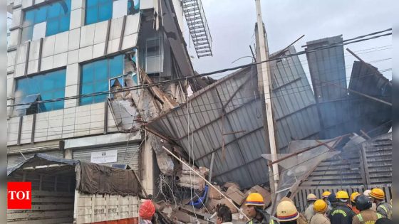 1 killed, 13 injured as 3-storey building collapses in Lucknow, many feared trapped | India News – MASHAHER