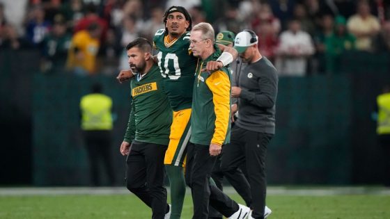 Packers’ Jordan Love helped off field after apparent leg injury – MASHAHER