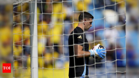 ‘He slapped me’: Argentina goalkeeper Emiliano Martinez assaults a TV cameraman after FIFA World Cup qualifier match – Watch – MASHAHER