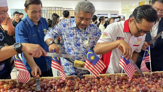 Malaysia Day marked with record-breaking 24m-long cake in Johor – MASHAHER