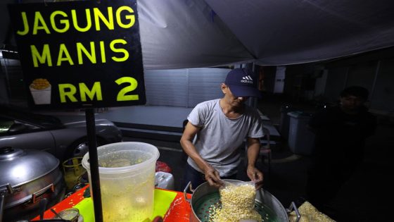 Kluang corn in a cup vendor maintains RM2 price for 24 years – MASHAHER