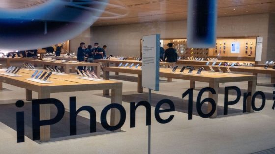 Apple iPhone 16 reaches stores without its highly awaited AI features – MASHAHER