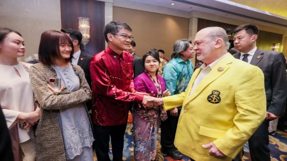 King takes time to meet Malaysian diaspora in China – MASHAHER