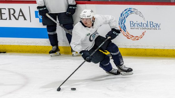 Jagger Firkus Skates at KCI, Sporting a New Kraken Practice Jersey – MASHAHER