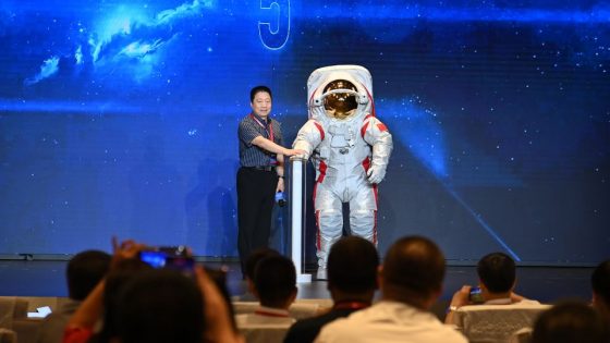 China’s astronauts are aiming to land on the moon by 2030. They now have a new spacesuit to do it – MASHAHER