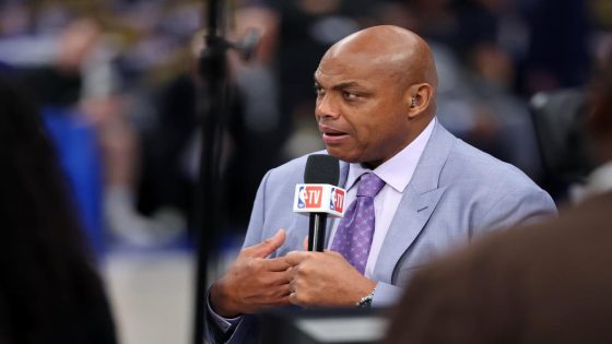 Charles Barkley keeps $1 million promise to New Orleans school after 2 students’ feat – MASHAHER