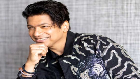 Shaan channels his inner Hrithik Roshan as he dances on ‘Main Aisa Kyun Hoon’ during his Dubai concert : Bollywood News – MASHAHER