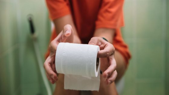 This 1 Toilet Habit Makes You More Prone To Hemorrhoids — And You’re Probably Doing It – MASHAHER