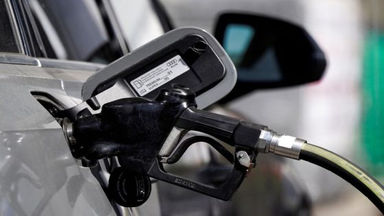 US gasoline slumps to near 3-year low on end of driving season, oil slump – MASHAHER