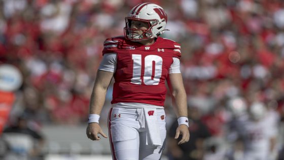 Wisconsin QB Tyler Van Dyke leaves injured in blowout loss to Alabama – MASHAHER