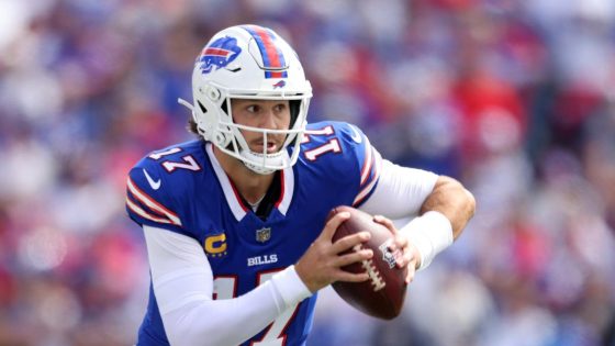 Josh Allen has a glove on his non-injured left hand – MASHAHER