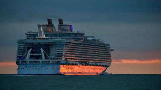 12-year-old boy dies after falling over balcony on cruise headed for Texas – MASHAHER