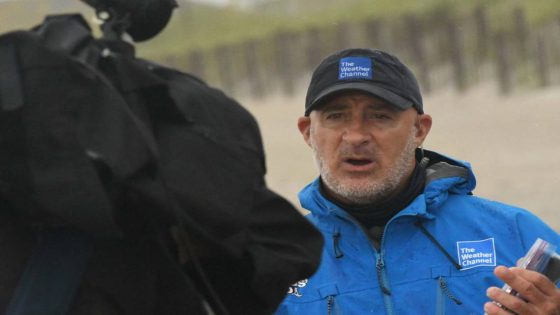 Jim Cantore watch: Wherever he is, you need to move in the opposite direction, stat – MASHAHER