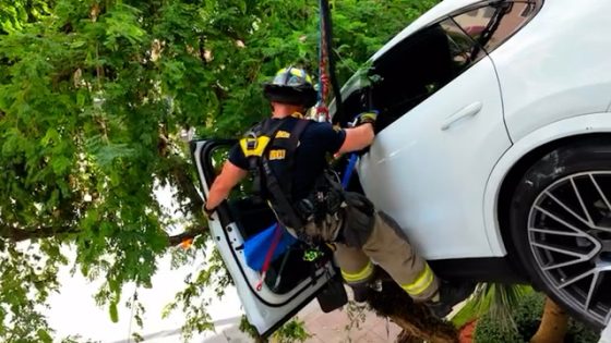 Woman rescued after crash leaves Porsche dangling from Florida car park – MASHAHER