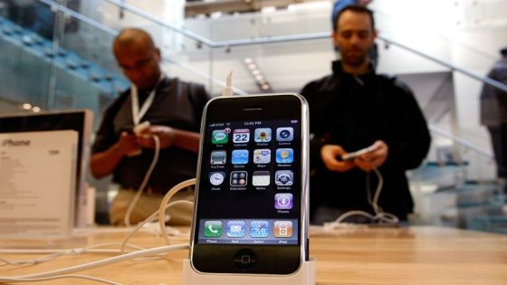 Your old iPhone could be worth big bucks. Here’s what to look for – MASHAHER