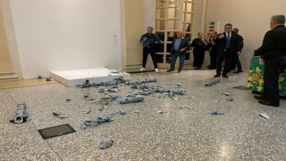 Man smashes Ai Weiwei sculpture at Italy art show opening – MASHAHER