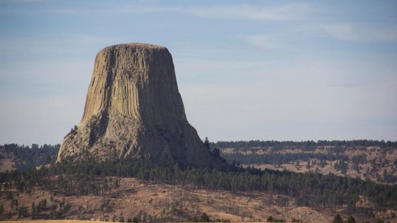 21-year-old climber dies after sustaining ‘major injuries’ in fall off Devil’s Tower – MASHAHER