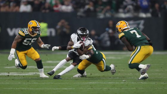 Playing field conditions in Brazil for Packers-Eagles had everyone slipping around – MASHAHER