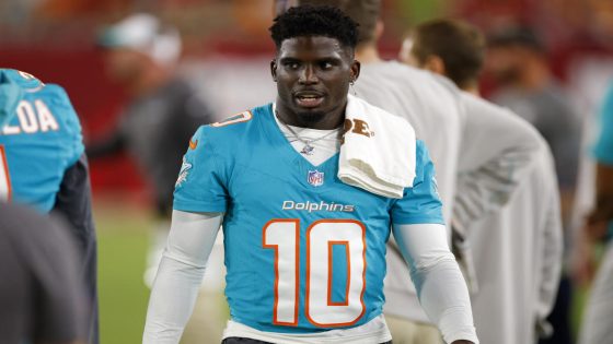 Tyreek Hill detained outside stadium prior to Dolphins game, plans to play vs. Jags – MASHAHER