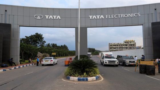 India to probe fire at Tata plant making components for Apple iPhones – MASHAHER