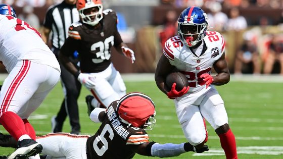 Giants’ Devin Singletary makes late-game decision to avoid touchdown causing brutal bad beat for bettors – MASHAHER