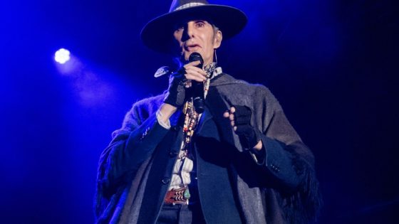 Perry Farrell Seeking Medical Treatment After Onstage Outburst – MASHAHER