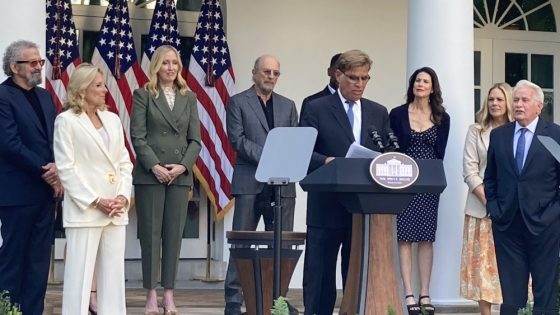 Aaron Sorkin Considering ‘West Wing” Reboot After White House Visit – MASHAHER