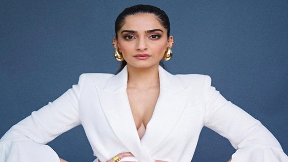 Sonam Kapoor continues her association as brand ambassador for Word to Screen at the MAMI Mumbai Film Festival : Bollywood News – MASHAHER