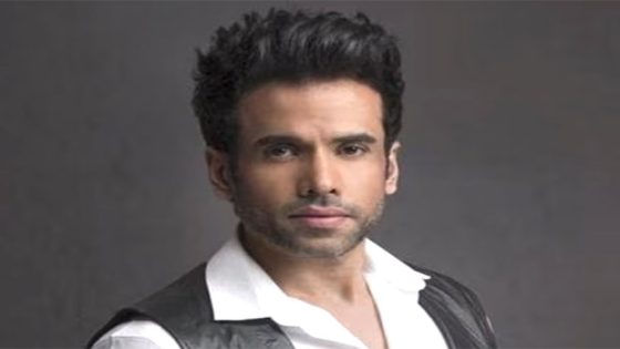 Tusshar Kapoor warns social media fam about his Facebook account being HACKED! : Bollywood News – MASHAHER