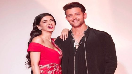 Hrithik Roshan reacts with “Woah” as his girlfriend Saba Azad stuns in red hot look : Bollywood News – MASHAHER