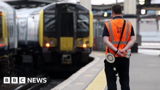 Train drivers accept pay deal bringing end to strikes in England – MASHAHER